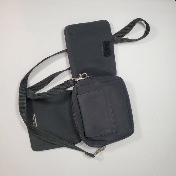 Frankie and Johnnie black crossbody - Picture 5 of 9